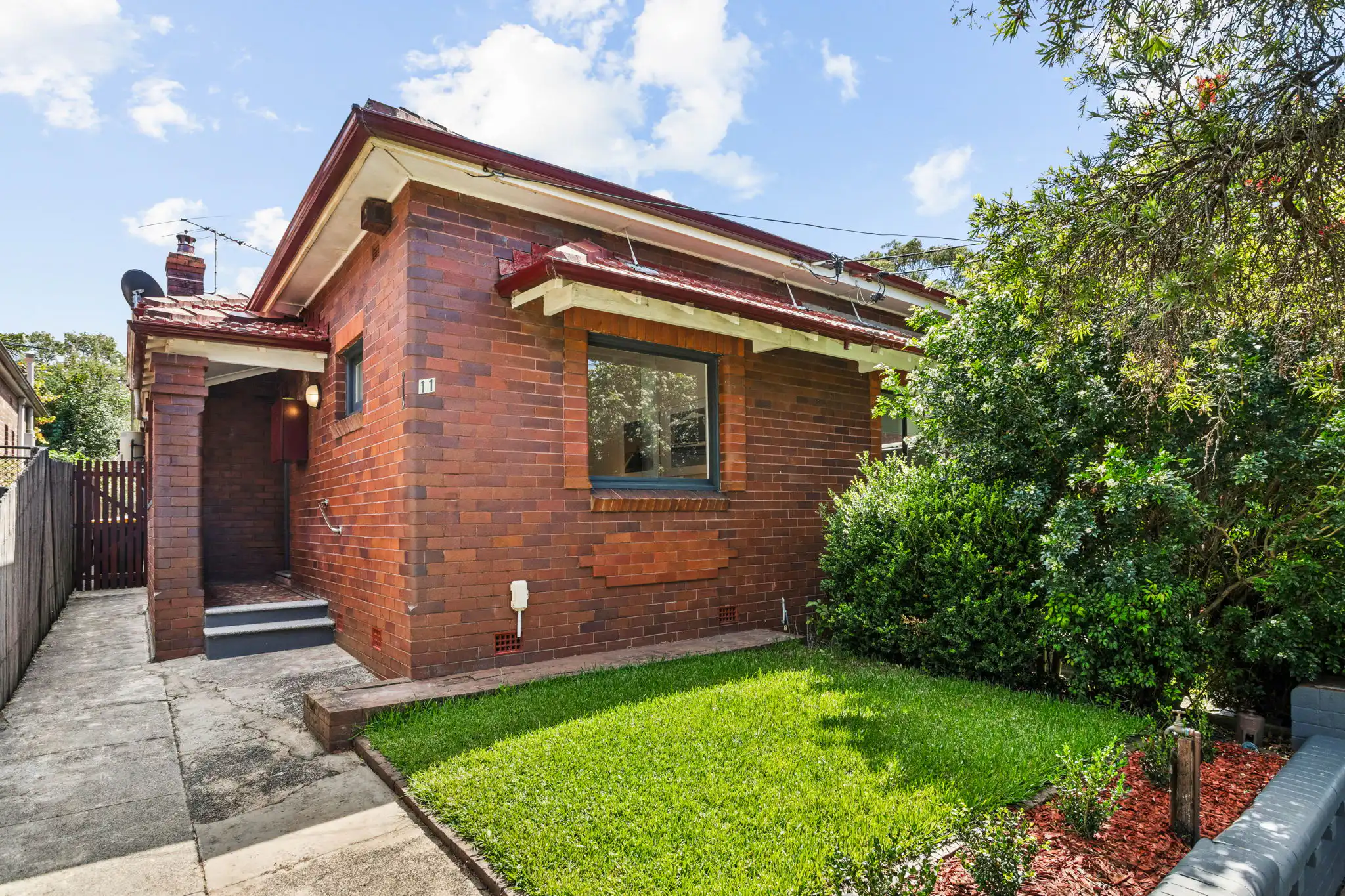 11 Jocelyn Ave, Marrickville, NSW 2204-8 - 11 Jocelyn Ave Marrickville