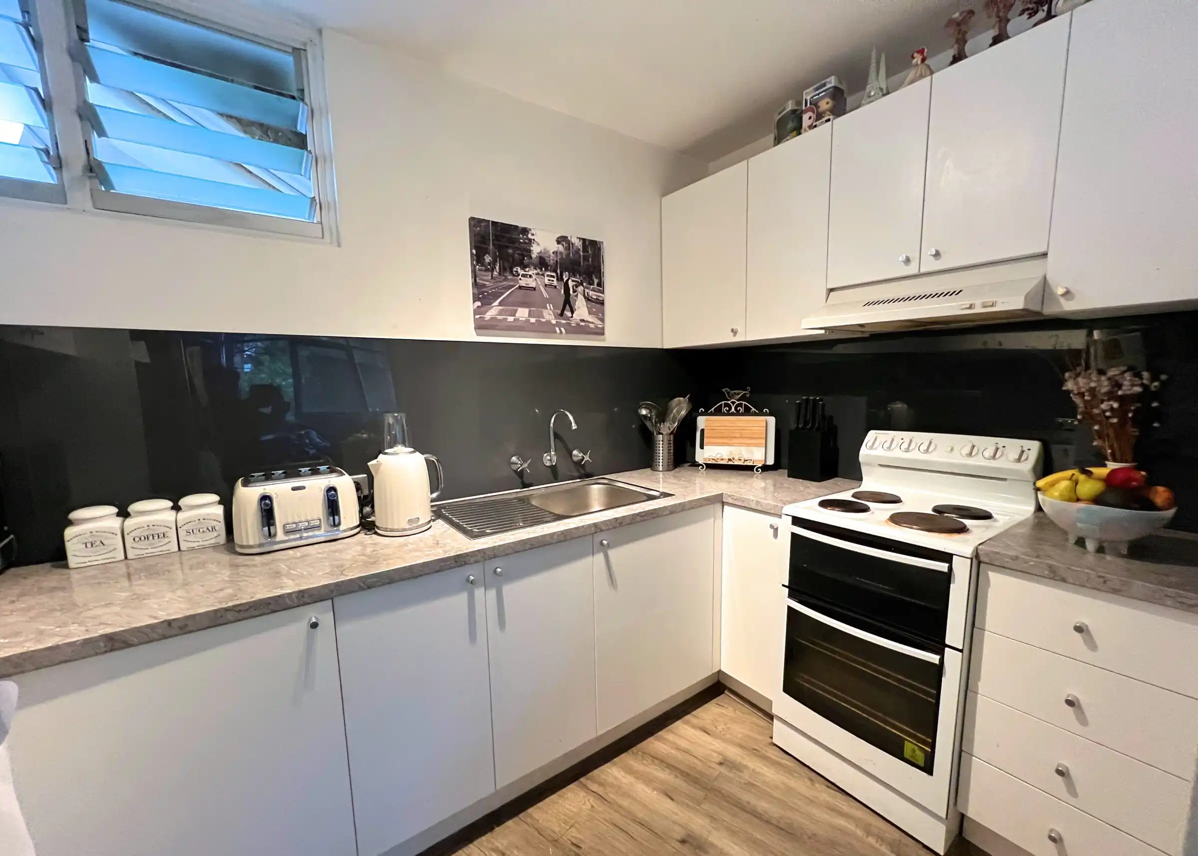 Kitchen (2) - 8C/16-20 Hereward St Maroubra